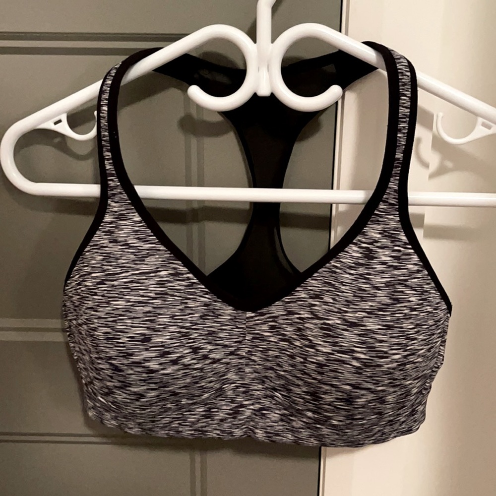 Lululemon padded sports bra with mesh back size 6